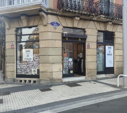 Easo Txakur Ile-apaindegia